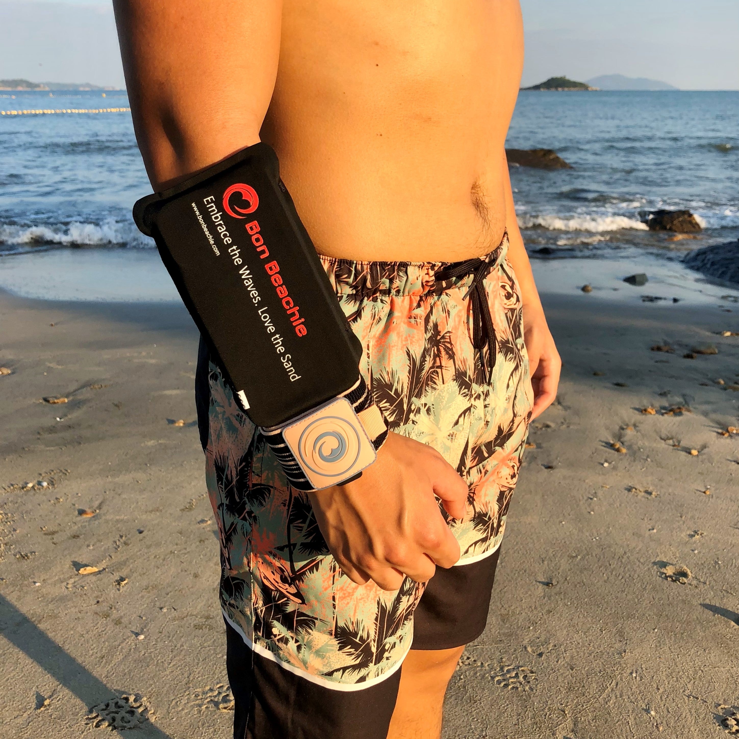 Waterproof Wristband Phone Pouch — Running, Swimming & Travel